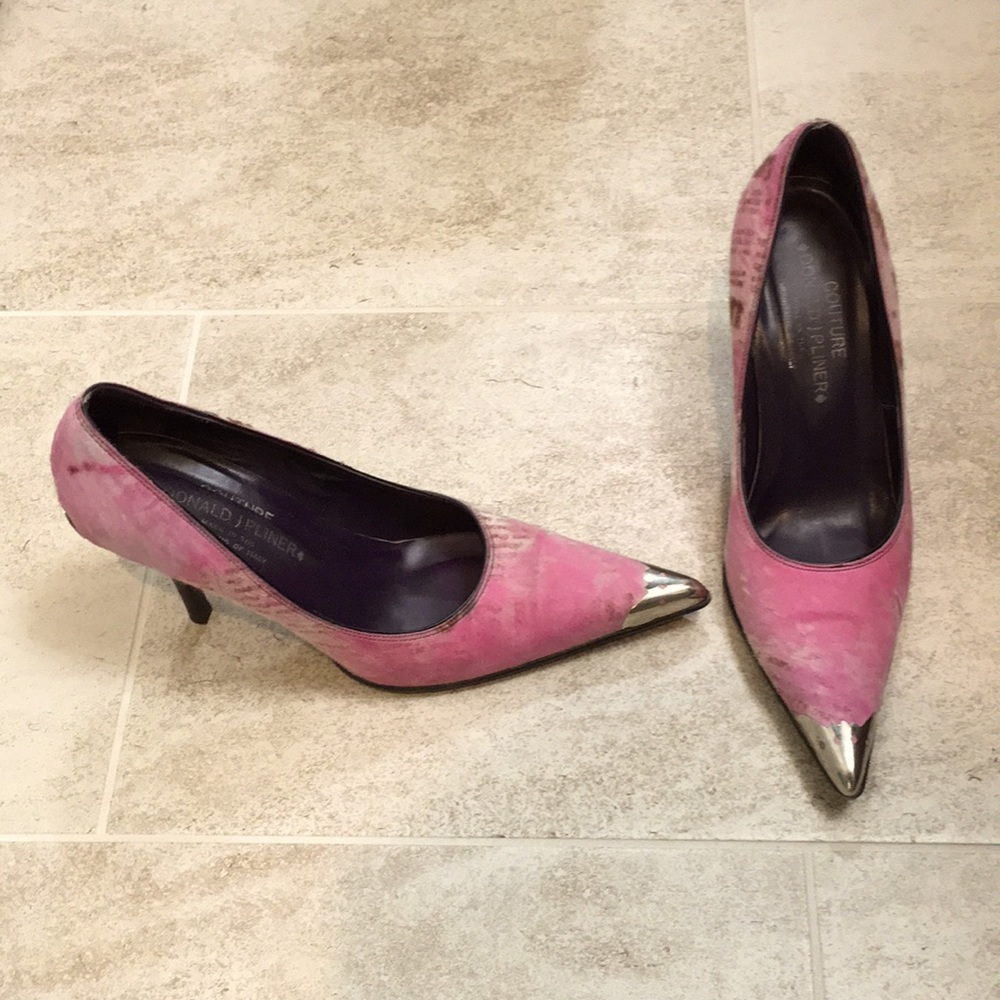 Donald Pliner 9 Pink newsprint pony hair silver tipped heels